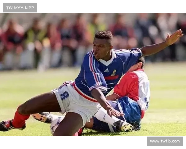 西甲四后卫战术解析：如何打造坚固防线与高效进攻体系