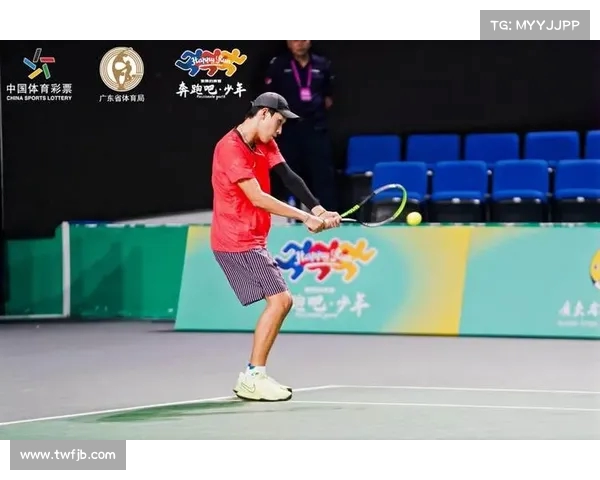 网球比赛精彩落幕 颁奖典礼上英雄汇聚荣耀时刻再现